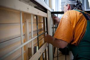 Слайд 3 Монтаж балконов и сайдинга с выносом