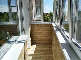 Слайд 1 Отделка стен и потолков ламинатом