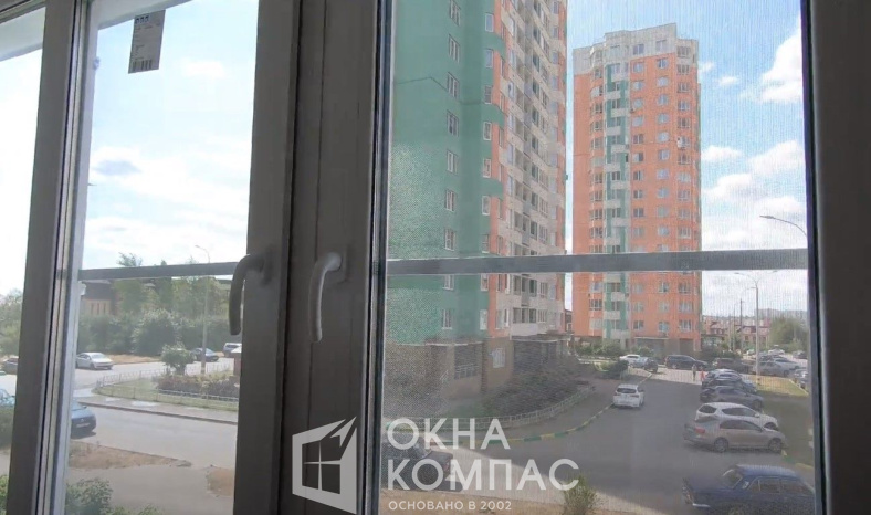 Фото объекта Остекление лоджии 1 поворотно-откидной и 1 поворотной створками.